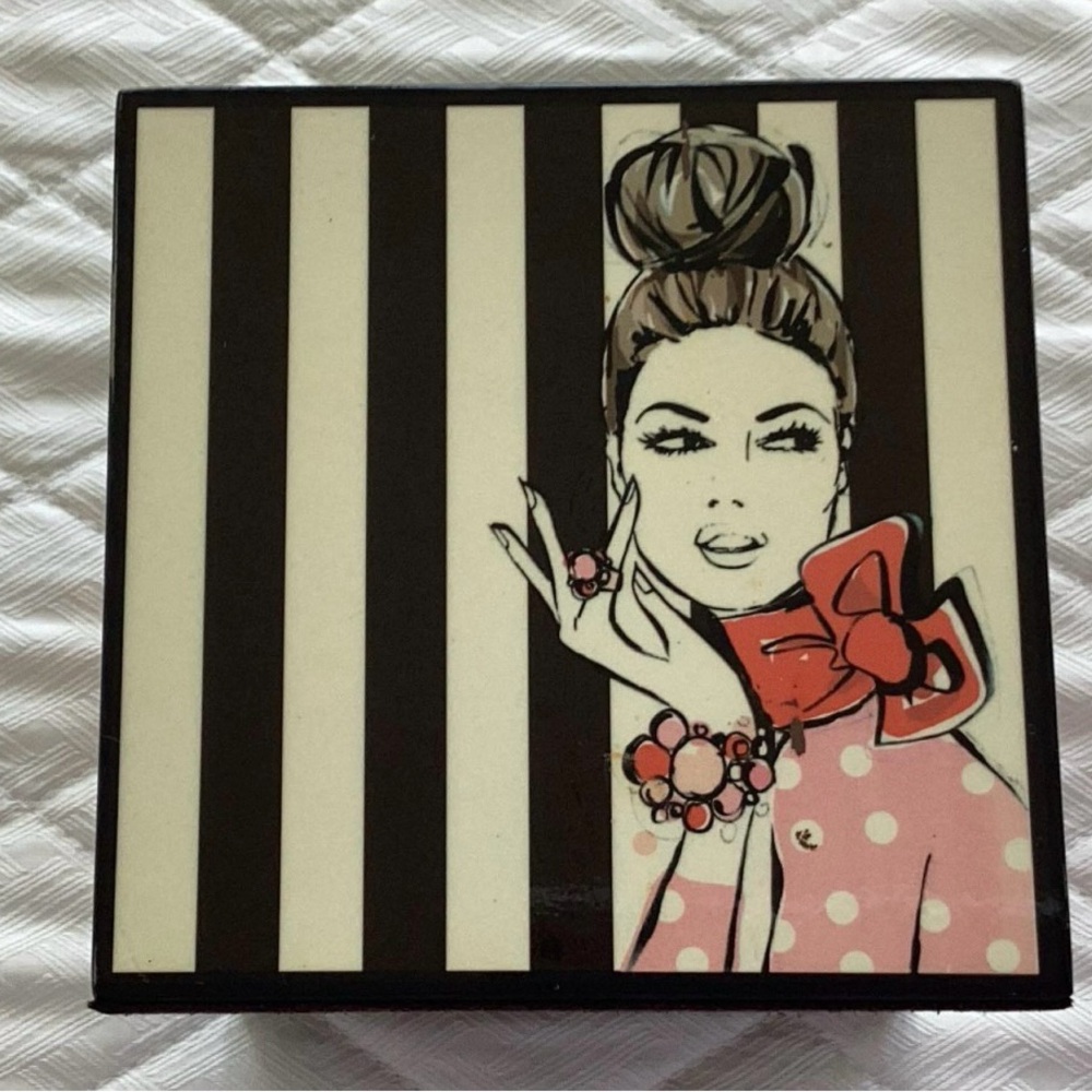 Henri Bendel brushes holder